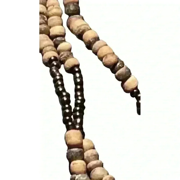 Seed and bead handmade necklace with pendant - Picture 5 of 10